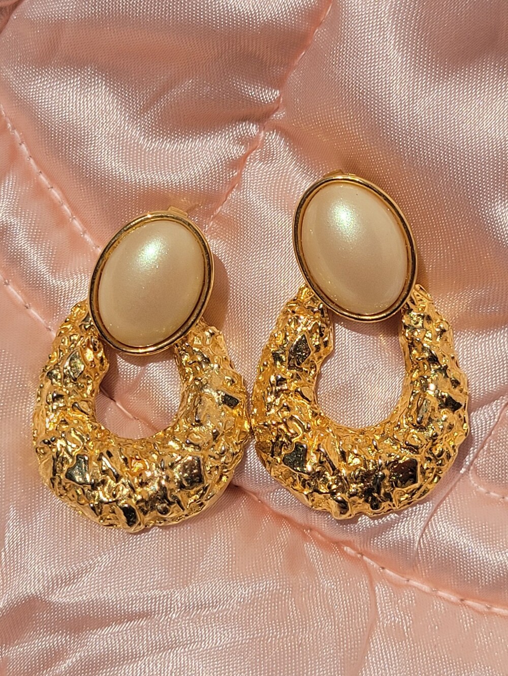 Gold-tone Nugget Hoop Drop Pierced Earrings Faux Pearl Cabochon 1990s-Y2K